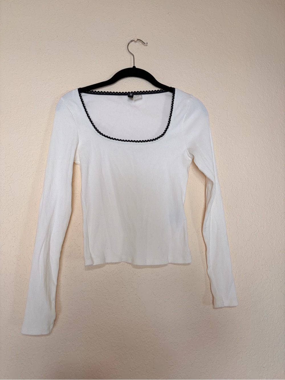 H&M White Long Sleeve Scoop Neck Top with Black Trim